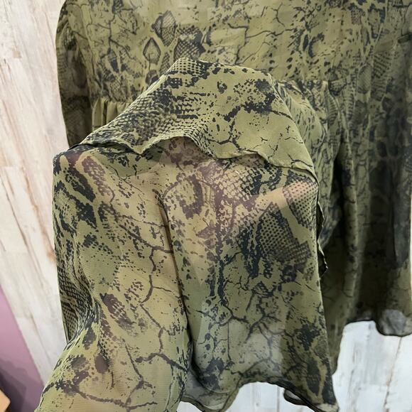 Jennifer Lopez Ruffle Sheer Green Snakeskin Print Chiffon Top - Picture 7 of 7